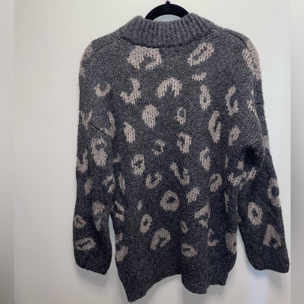 Universal Threads sweater